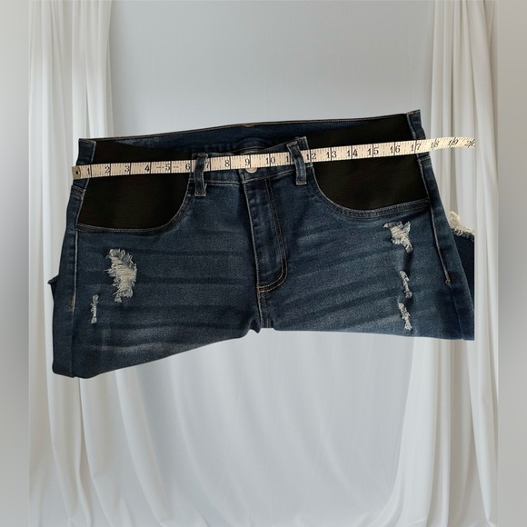 Maternity Shorts Time&True with zipper Size 12-14. Distressed Washed. Never worn - Picture 4 of 6